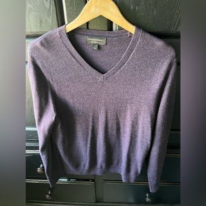 Banana Republic men’s v neck merino wool sweater -size small